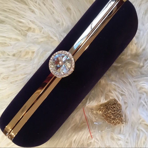 Plum clutch - Picture 1 of 8